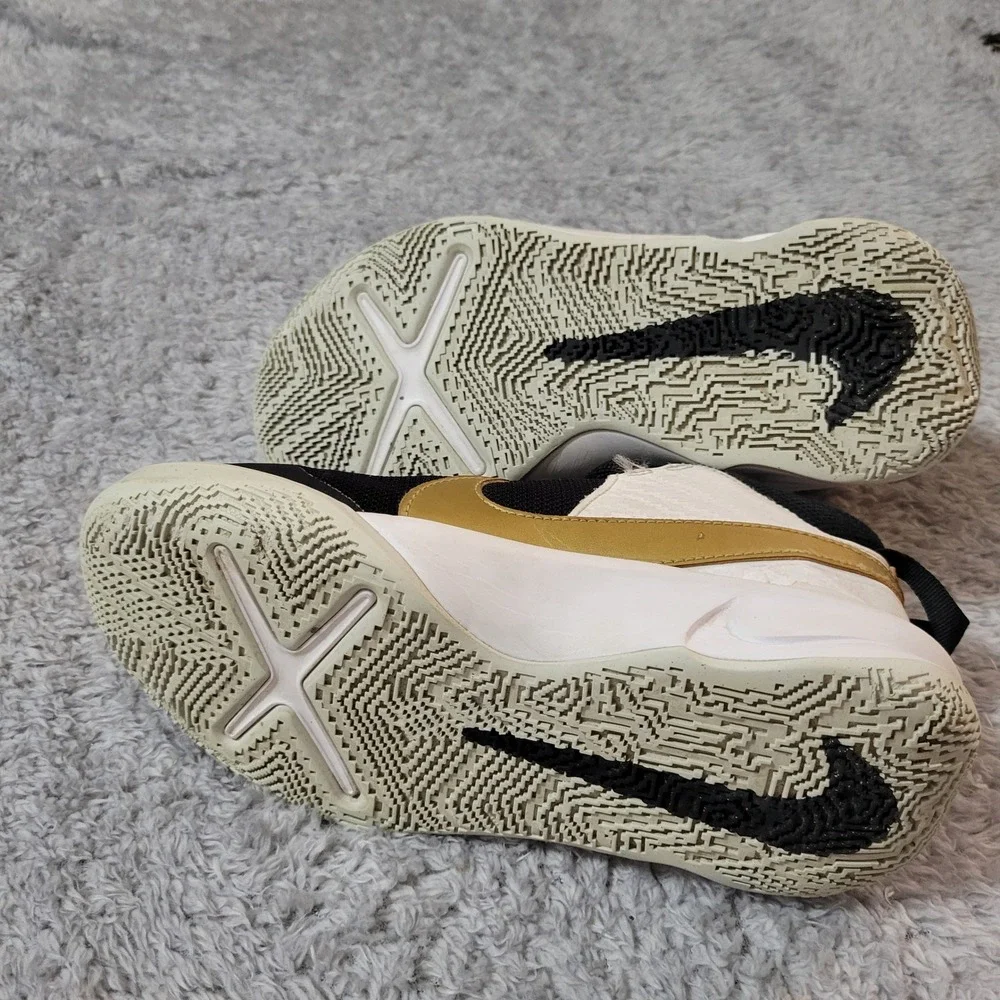 Nike Team Hustle D 10 GS Black Metallic Gold White Kids Shoes Size 5Y